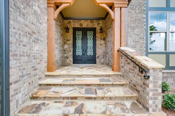 155 Scenic Falls BLVD, Hoschton, GA 30548