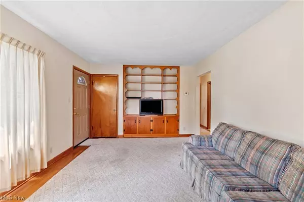 151 W Nimisila RD, New Franklin, OH 44319