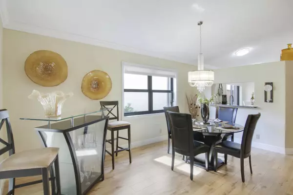 2551 La Cristal CIR, Palm Beach Gardens, FL 33410