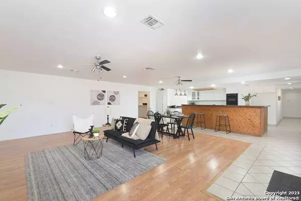 11580 Dhanis Ave, Lacoste, TX 78039