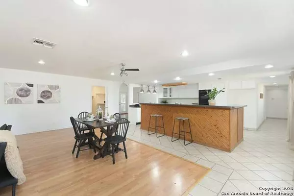 11580 Dhanis Ave, Lacoste, TX 78039