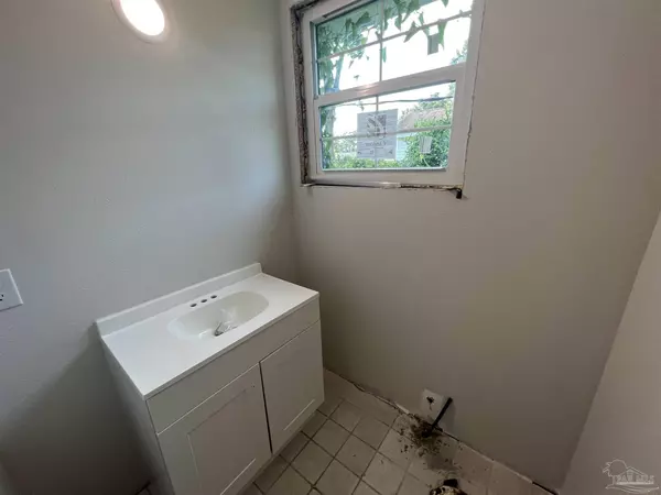 8229 Six Pence Dr, Pensacola, FL 32514