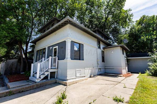 906 10 Avenue N, Fargo, ND 58102