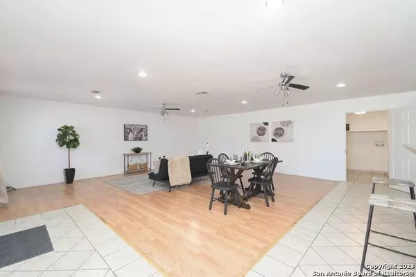 11580 Dhanis Ave, Lacoste, TX 78039