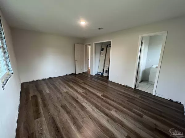 8229 Six Pence Dr, Pensacola, FL 32514