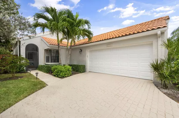 2551 La Cristal CIR, Palm Beach Gardens, FL 33410