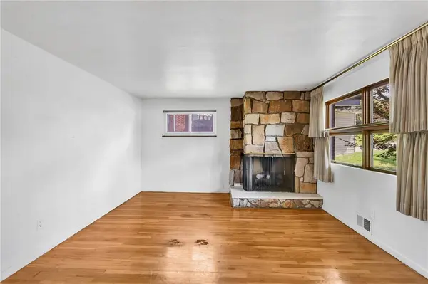 230 Williamsburg Dr, Monroeville, PA 15146