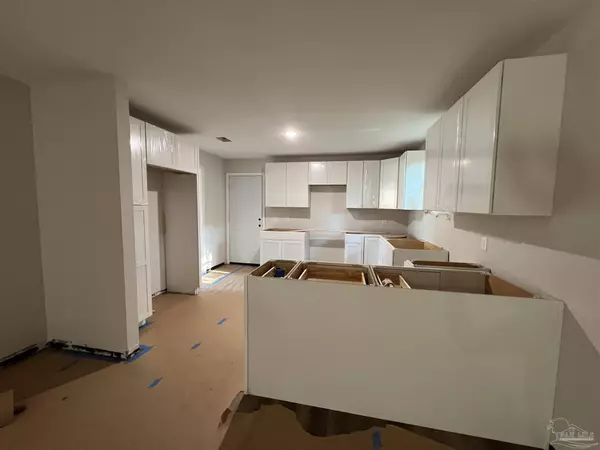 8229 Six Pence Dr, Pensacola, FL 32514