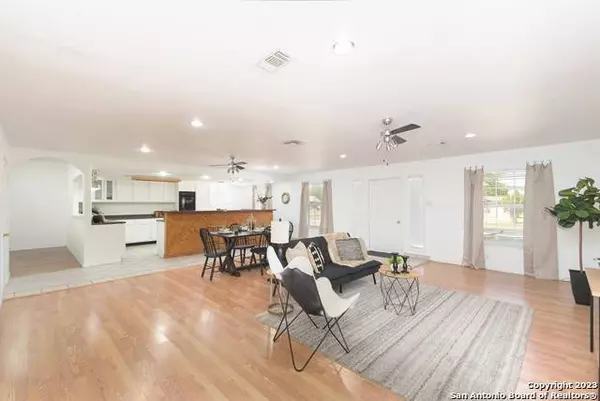 11580 Dhanis Ave, Lacoste, TX 78039