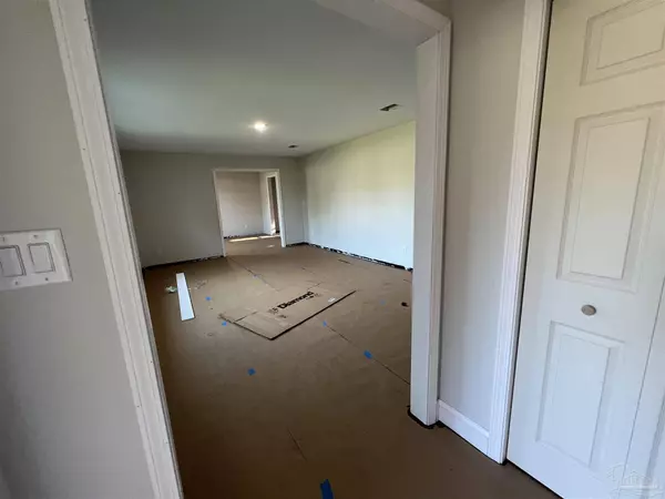 8229 Six Pence Dr, Pensacola, FL 32514