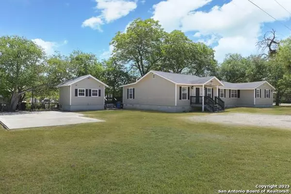 11580 Dhanis Ave, Lacoste, TX 78039