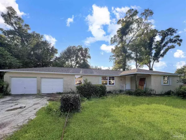 8229 Six Pence Dr, Pensacola, FL 32514