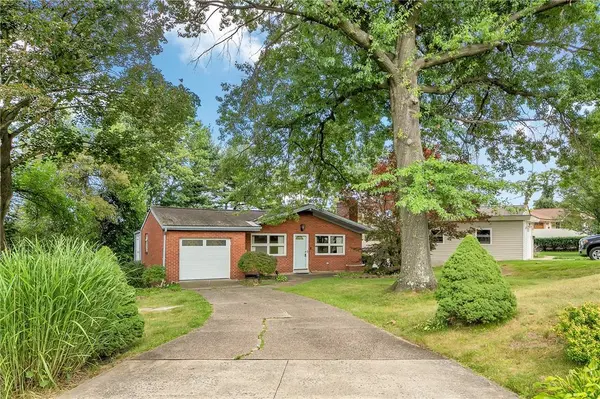 230 Williamsburg Dr, Monroeville, PA 15146