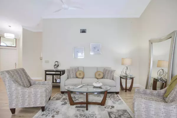 2551 La Cristal CIR, Palm Beach Gardens, FL 33410