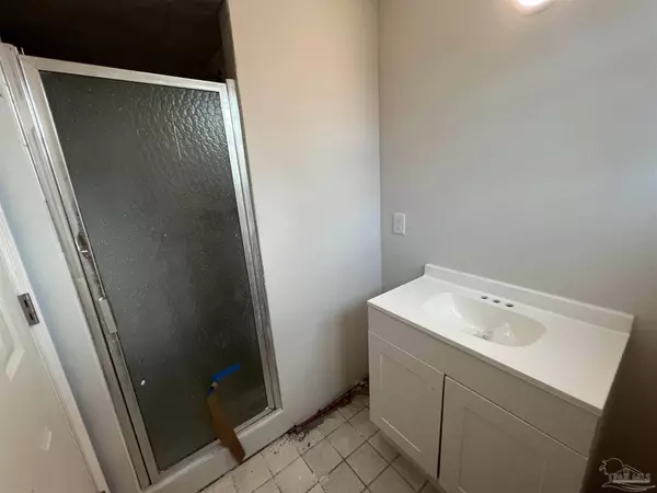 8229 Six Pence Dr, Pensacola, FL 32514