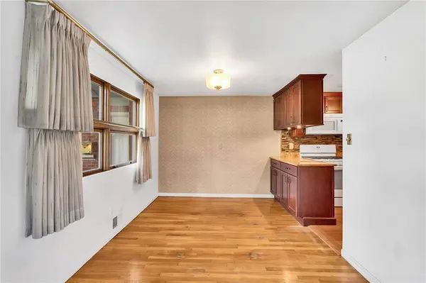 230 Williamsburg Dr, Monroeville, PA 15146