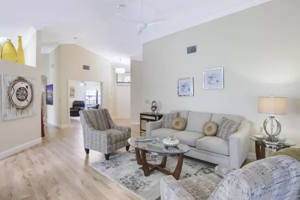 2551 La Cristal CIR, Palm Beach Gardens, FL 33410