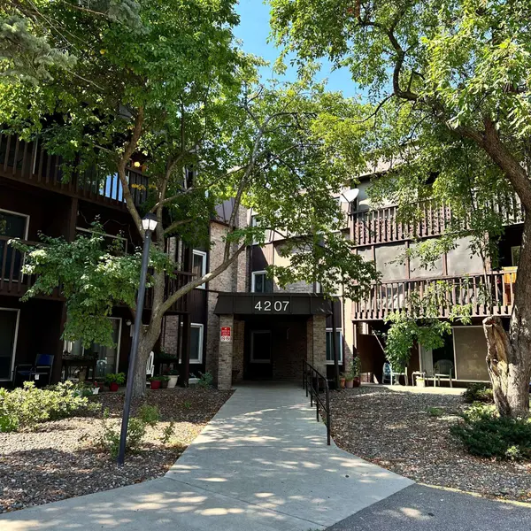 4207 Lakeside AVE N #123, Brooklyn Center, MN 55429