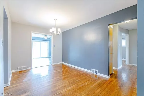 953 Bryn Mawr AVE, Wickliffe, OH 44092