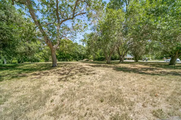671 MONTICELLO ST, Seguin, TX 78155