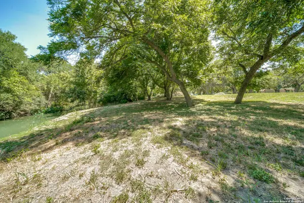 671 MONTICELLO ST, Seguin, TX 78155