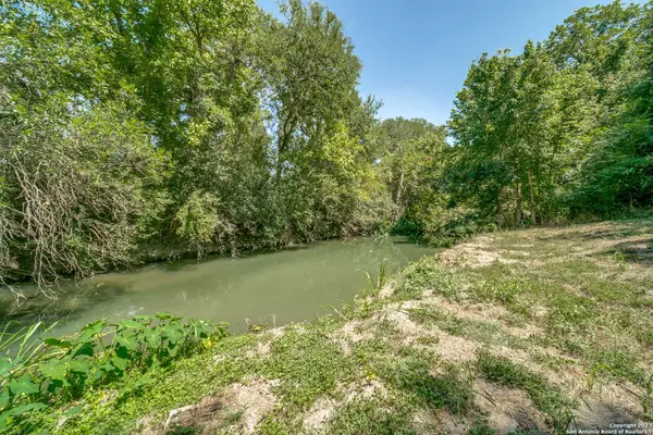 671 MONTICELLO ST, Seguin, TX 78155