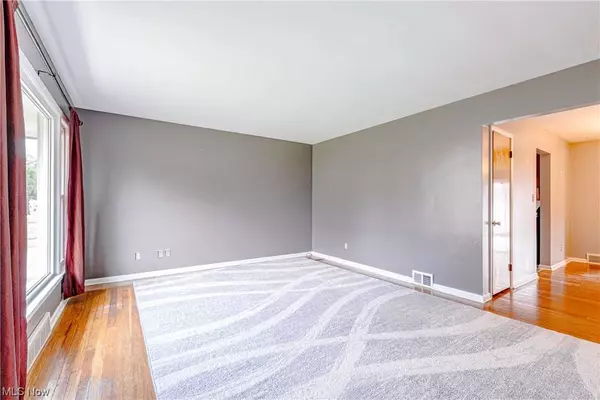 953 Bryn Mawr AVE, Wickliffe, OH 44092