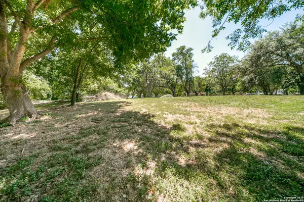 671 MONTICELLO ST, Seguin, TX 78155