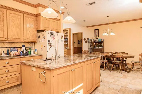 1154 County Road 105, Giddings, TX 78942