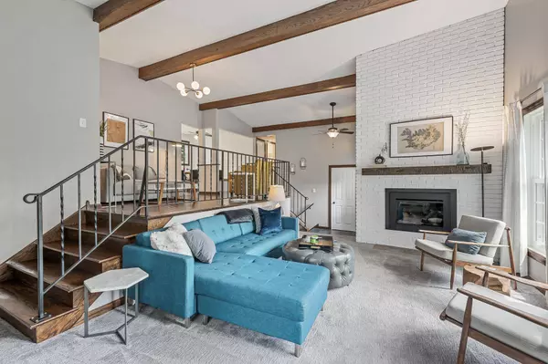 581 Suzanne AVE, Shoreview, MN 55126