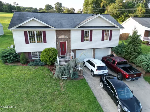 140 Hunters Run LN, Mount Carmel, TN 37645