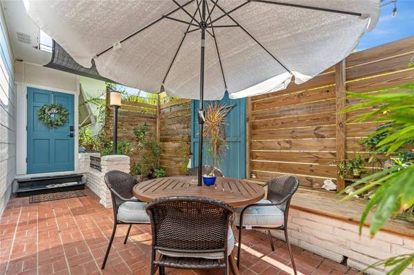 301 72ND ST N, St Petersburg, FL 33710