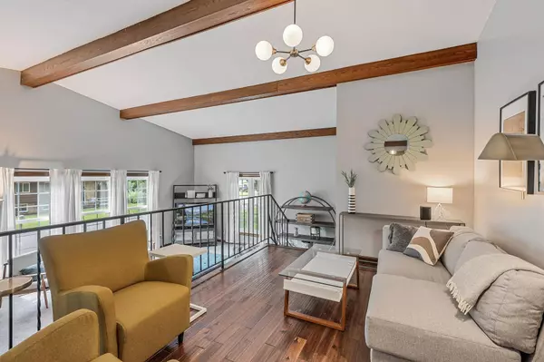 581 Suzanne AVE, Shoreview, MN 55126