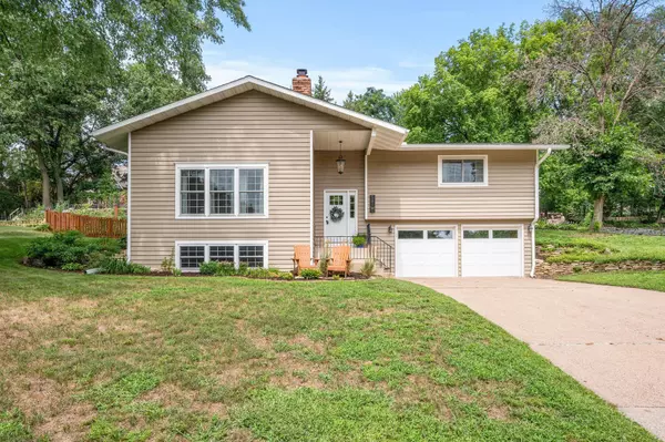 581 Suzanne AVE, Shoreview, MN 55126