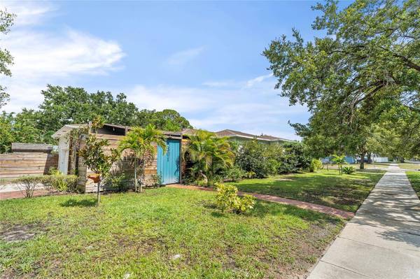 301 72ND ST N, St Petersburg, FL 33710