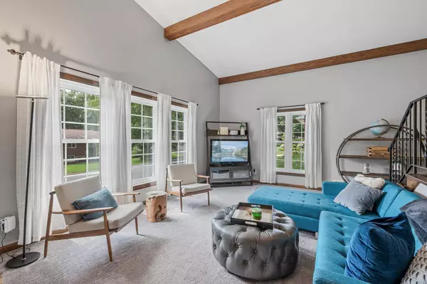 581 Suzanne AVE, Shoreview, MN 55126