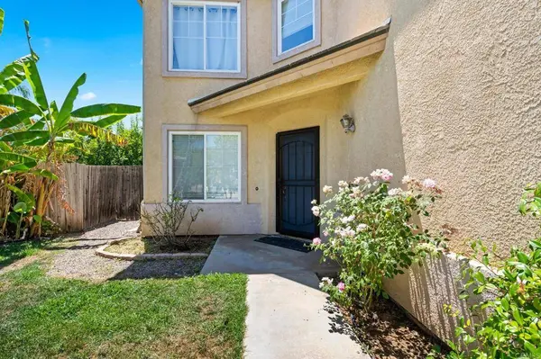 2891 Oakwood Creek Way, Escondido, CA 92027