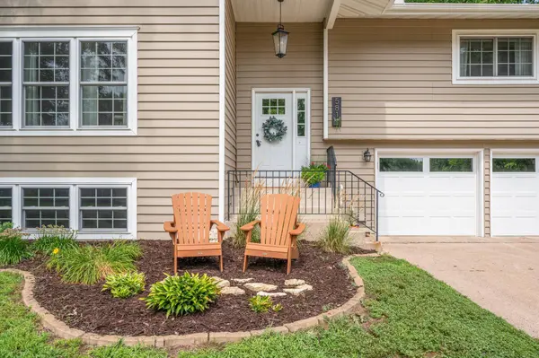 581 Suzanne AVE, Shoreview, MN 55126