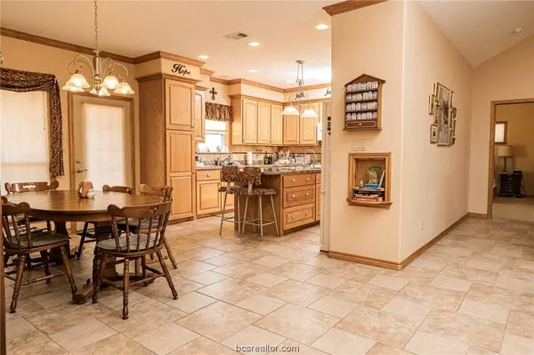 1154 County Road 105, Giddings, TX 78942