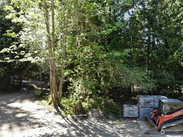 1715 N Herron RD NW, Lakebay, WA 98349