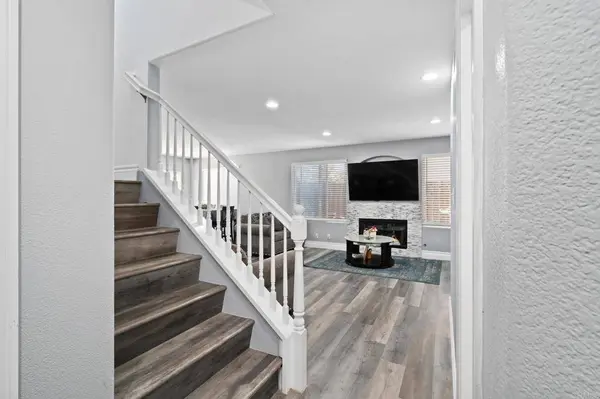 2891 Oakwood Creek Way, Escondido, CA 92027