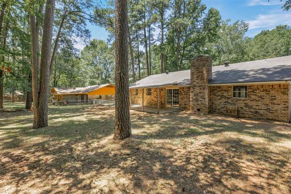 305 Whispering Pine Drive, Haughton, LA 71037