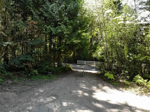 1715 N Herron RD NW, Lakebay, WA 98349