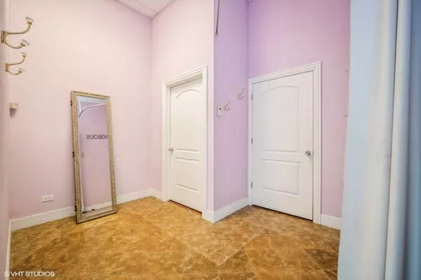 2952 W Irving Park RD #D, Chicago, IL 60618