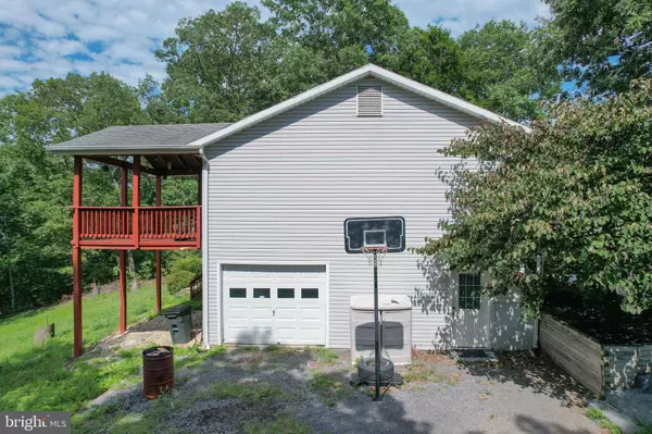 442 POETS LN, Inwood, WV 25428