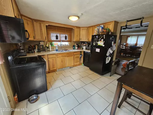 206 2nd Avenue, Gloversville, NY 12078