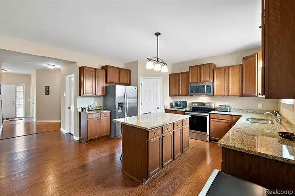 48133 Ellington Drive, Macomb, MI 48044