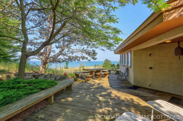 12599 Wilderness Trl, Grand Haven, MI 49417