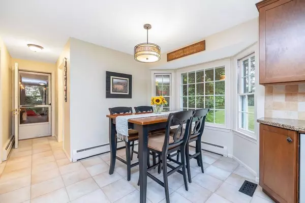 27 Eastwood Dr, Wilbraham, MA 01095