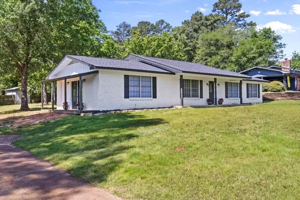 805 Wildwood Road, Daingerfield, TX 75638